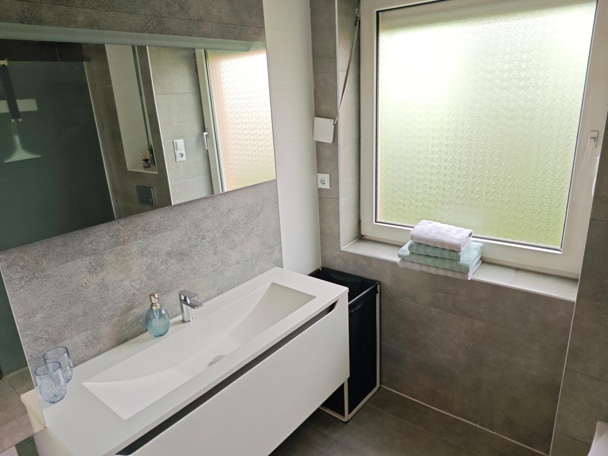 Fh-Naehe: Modernes Apt Mit Balkon Hof  Buitenkant foto